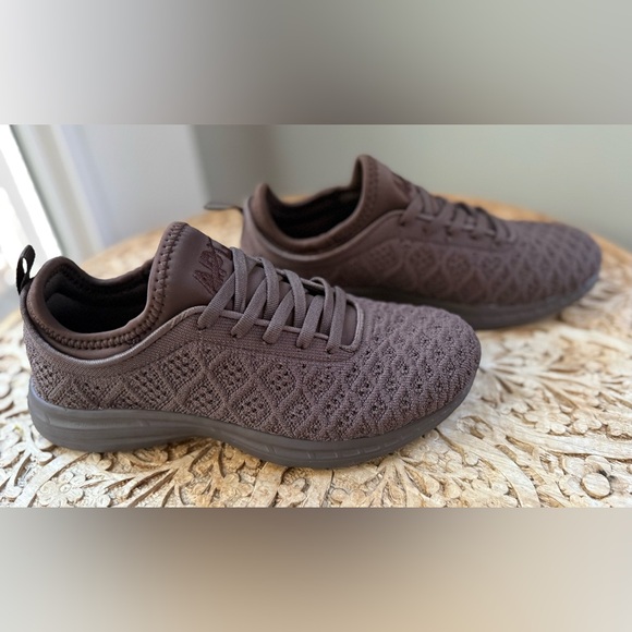 APL Womens Tech Loom Phantom knit Sneakers In Chocolate Brown Size 6 - Picture 1 of 8